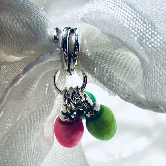 ⚡ NWOT Stranger Things Glow-in-the-Dark "Run" Charm ✨ - Picture 9 of 16